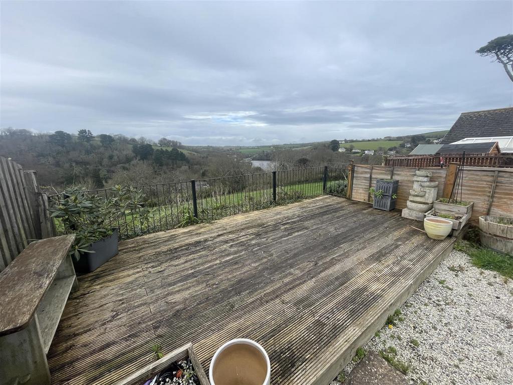 Decking 2.JPG