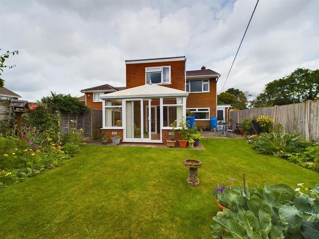 Ffordd Llywelyn, Wrexham 4 bed detached house for sale £285,000