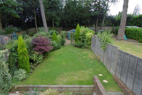 22 Meadowlands Drive, Haslemere, GU27 2FD