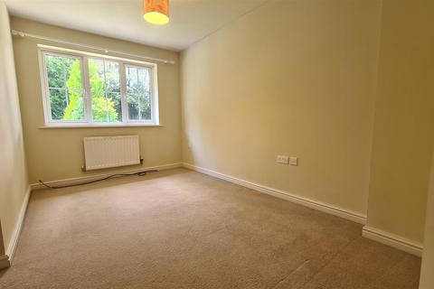 22 Meadowlands Drive, Haslemere, GU27 2FD