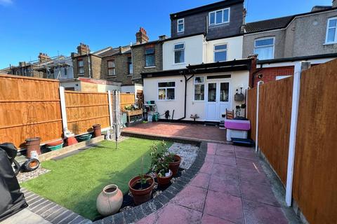 4 bedroom house for sale, Eton road, Ilford