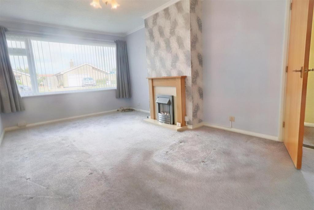 Denton Drive, Oulton Broad, Lowestoft 2 bed semidetached bungalow for