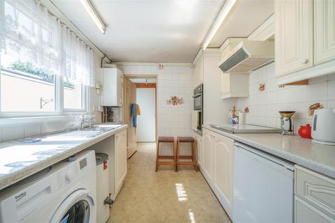100 Albany Road, London, SE5 0DA