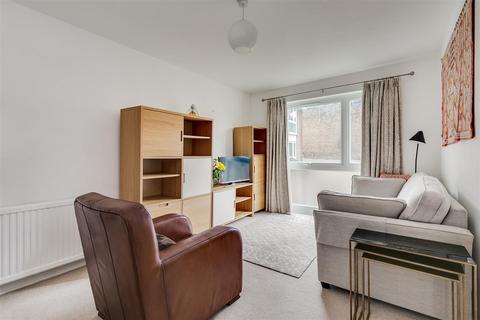 14 Ravensmede Way, London, W4 1TD