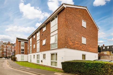 14 Ravensmede Way, London, W4 1TD