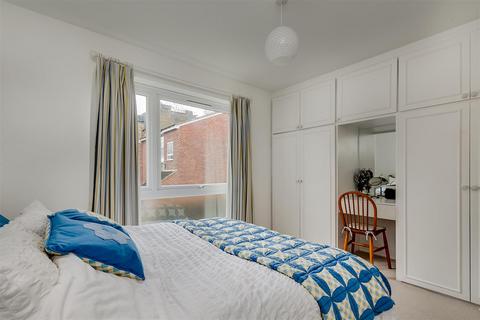 14 Ravensmede Way, London, W4 1TD