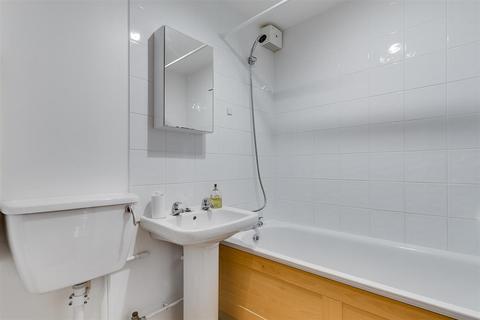 14 Ravensmede Way, London, W4 1TD
