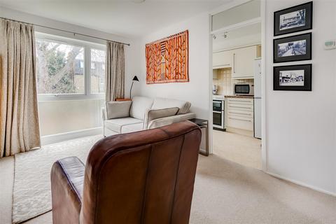 14 Ravensmede Way, London, W4 1TD