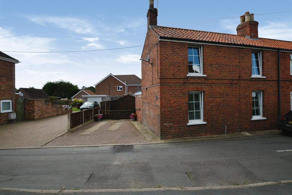 West Cross Street, Kirton Lindsey, Gainsborough 2 bed semidetached
