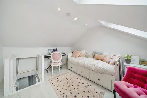 24 Brook Road, Surbiton, KT6 5DB