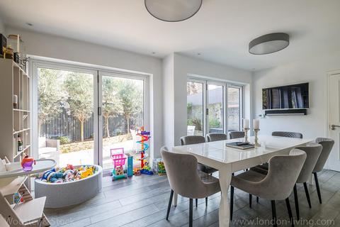 2, Abercorn Villas County Grove, London, SE5 9LE