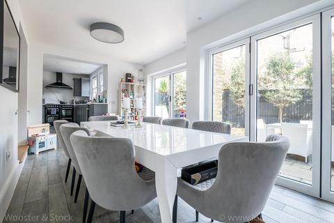 2, Abercorn Villas County Grove, London, SE5 9LE