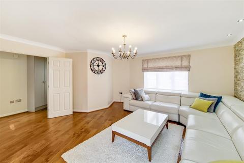 3 bedroom semi-detached house for sale - Deer Park Way, Waltham Abbey