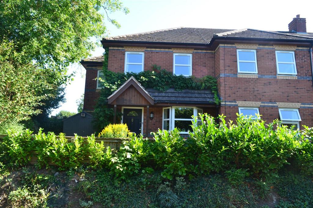 Sarnia Court, Ryelands Road, Leominster 3 bed semidetached house for