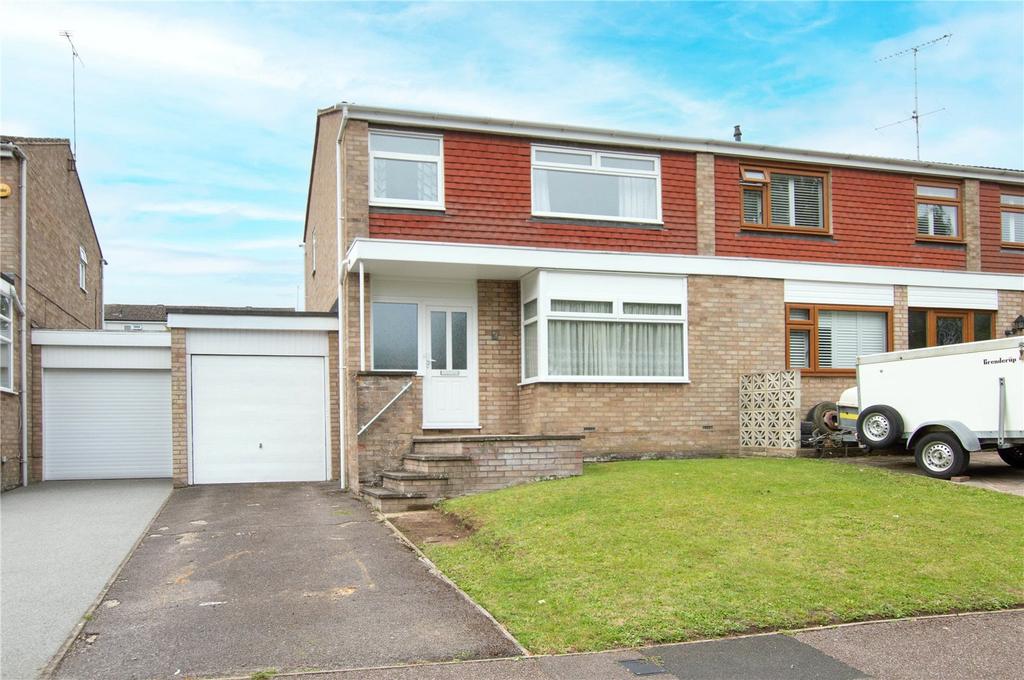 Burnside, Sawbridgeworth... 3 bed semidetached house £450,000