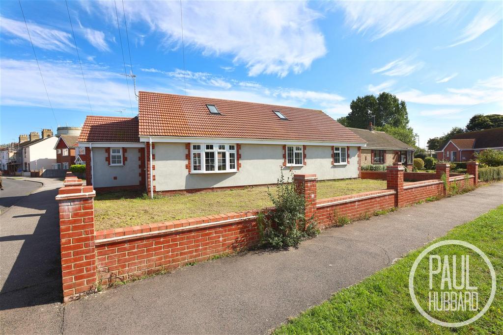 Witney Green, Pakefield, NR33 4 bed chalet for sale £375,000