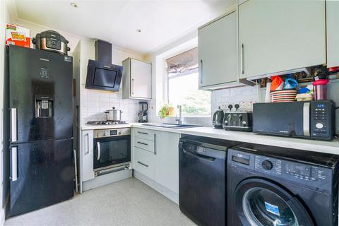 19 Oakview Road, London, SE6 3QF