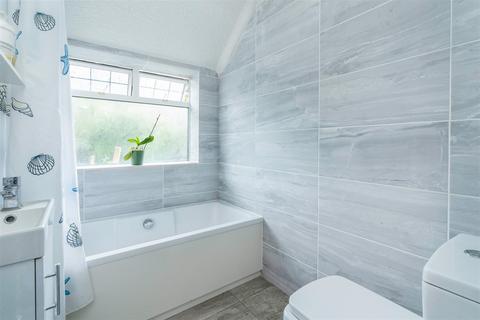 19 Oakview Road, London, SE6 3QF