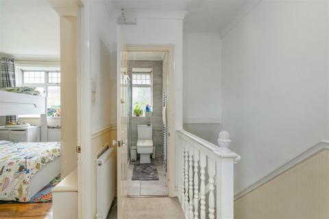 19 Oakview Road, London, SE6 3QF
