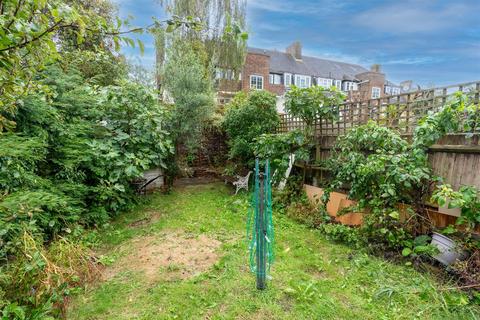 19 Oakview Road, London, SE6 3QF