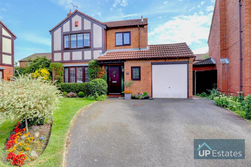 Canterbury Way, St Nicolas Park, Nuneaton 3 bed detached house for sale