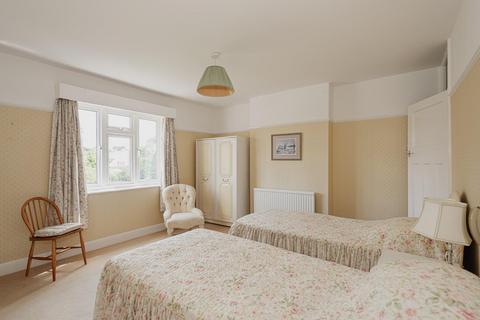 48 Waverley Road, Epsom, KT17 2LT