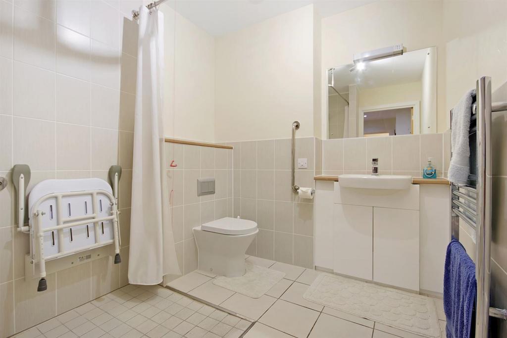 02-d41677066 - AM - 3 Sydney Court, Lansdown Road,