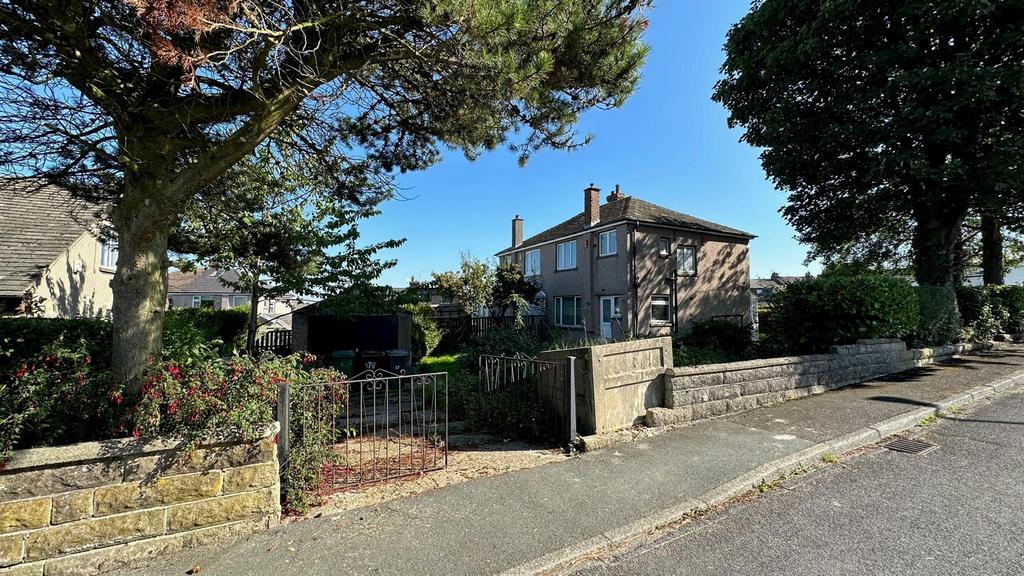 Acre Crescent, Bradford 3 bed semidetached house £125,000