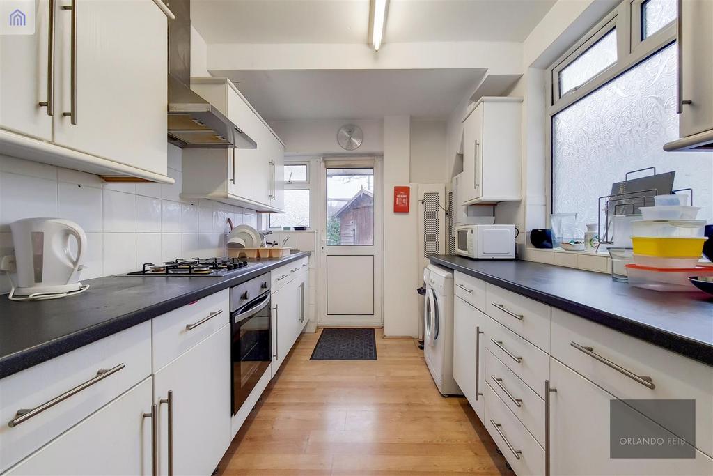 Brook Avenue, Edgware 3 bed semidetached house £2,300 pcm (£531 pw)