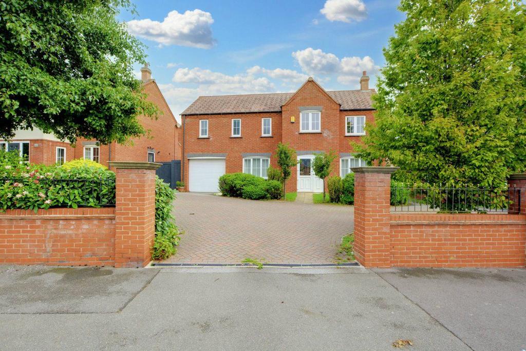 Chilwell Lane, Bramcote, Nottingham, NG9 3DU 5 bed detached house to