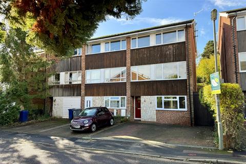 20 Hall Close, Godalming, GU7 3PW