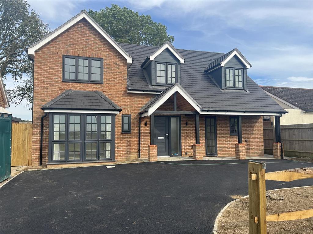 Wickham Road, Fareham 3 bed detached house £725,000
