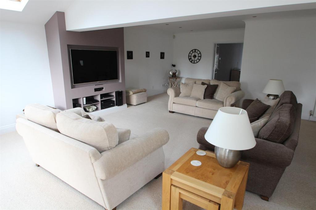 Alexandra Road, Rayleigh 3 bed detached bungalow £595,000