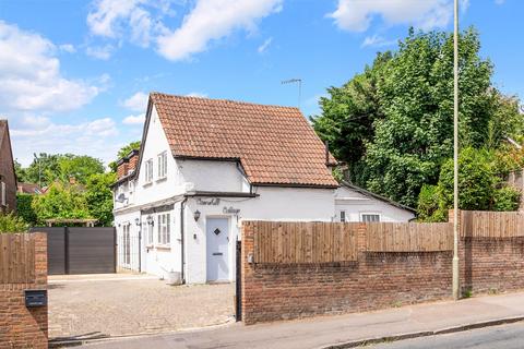 undefined, Brooklands Road, Weybridge, KT13