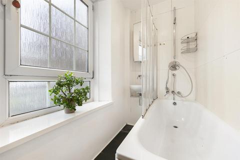 24 Stockwell Gardens, London, SW9 0RX