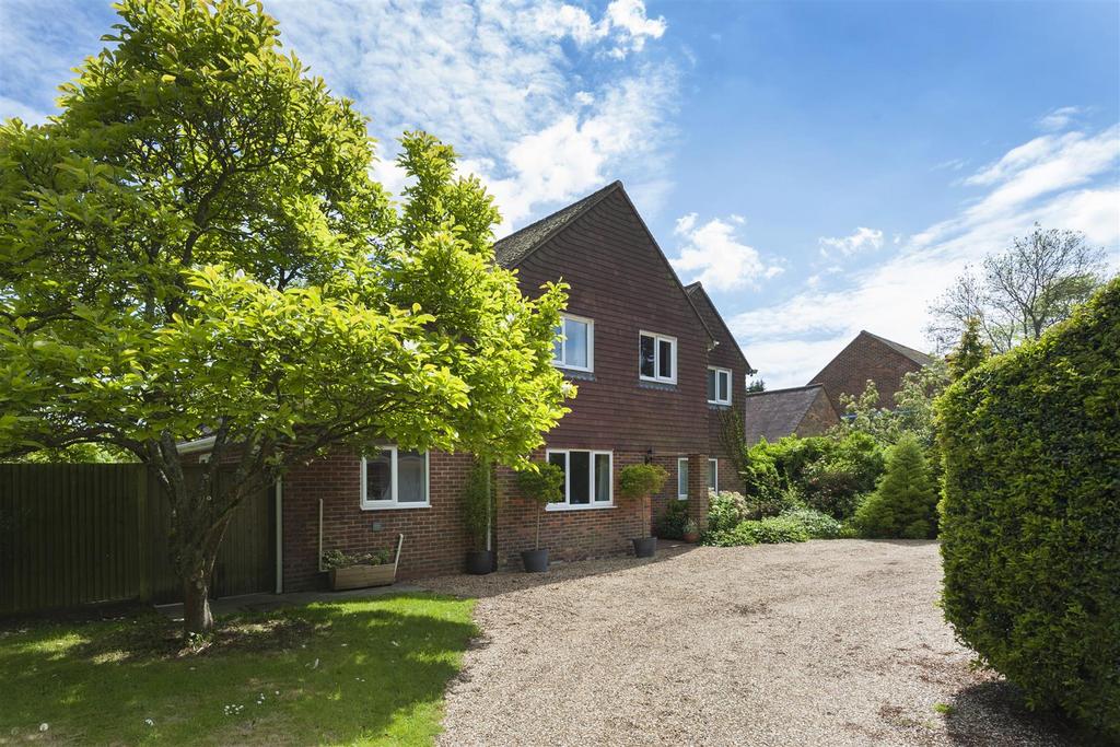Hambrook Lane, Chilham, Canterbury 5 bed detached house to rent £