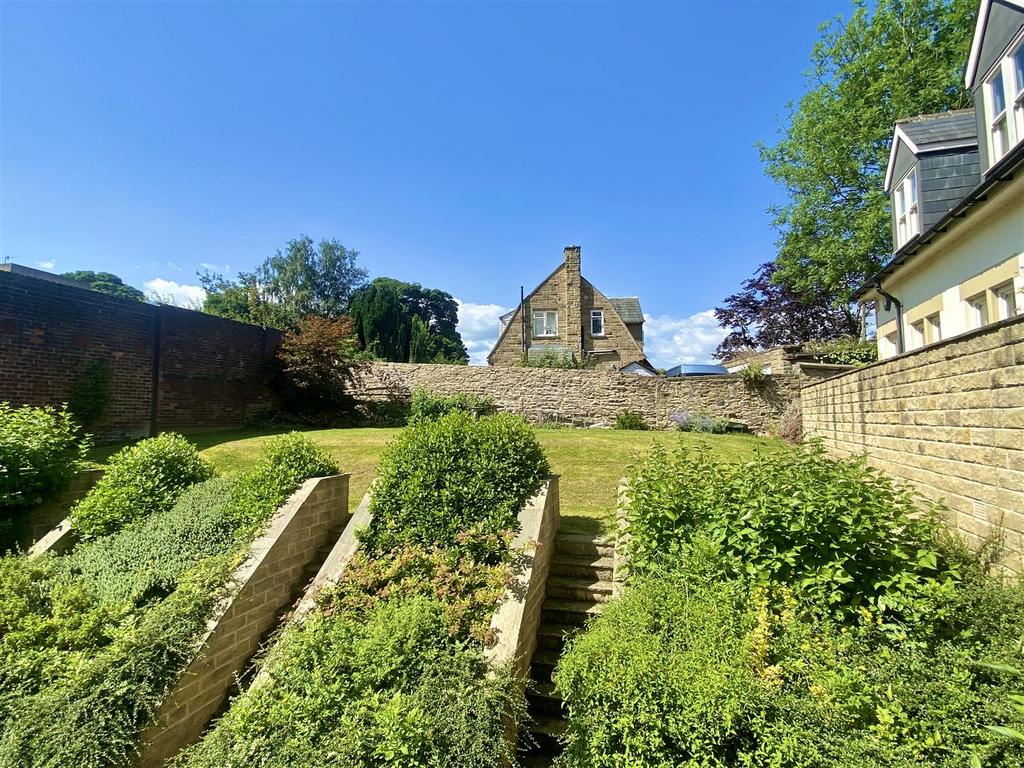 Beech Tree Mews, Psalter Lane 2 bed mews £950 pcm (£219 pw)