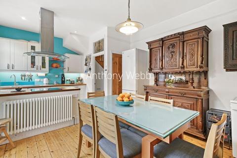34 Belsize Avenue, London, N13 4TJ