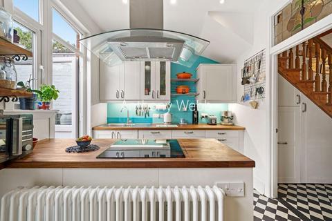 34 Belsize Avenue, London, N13 4TJ
