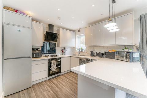 4 bedroom end of terrace house for sale - Wyatts Lane, London