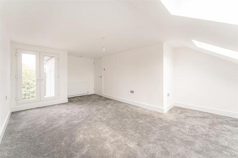 4 bedroom terraced house for sale - Daventry Avenue, London