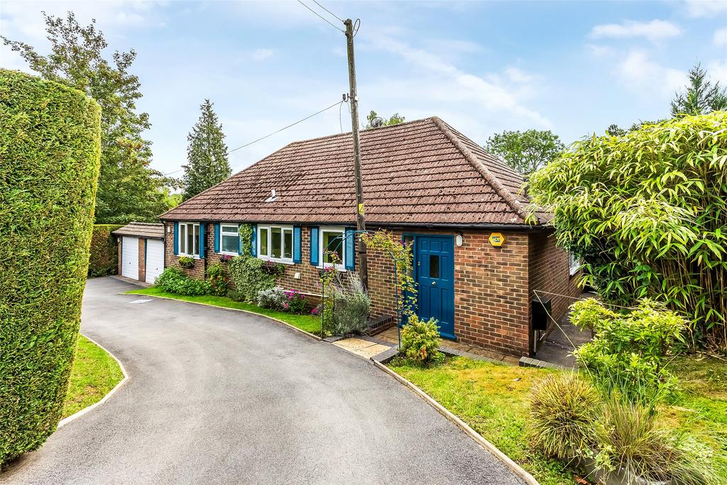 Johns Road, Tatsfield, Kent, TN16 4 bed detached house for sale £725,000