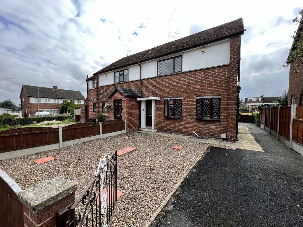 Carleton Park Road, Pontefract, WF8 3 bed semidetached house £850