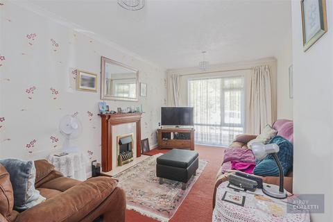 10 Brookside, Hoddesdon, EN11 8QW