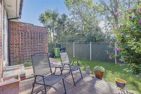 10 Brookside, Hoddesdon, EN11 8QW