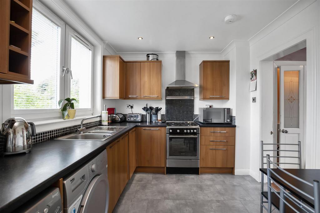 17 Hillfield Crescent 10.jpg