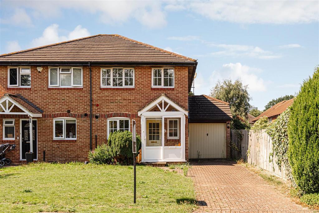 Heather Close, Redhill 2 bed semidetached house for sale £400,000