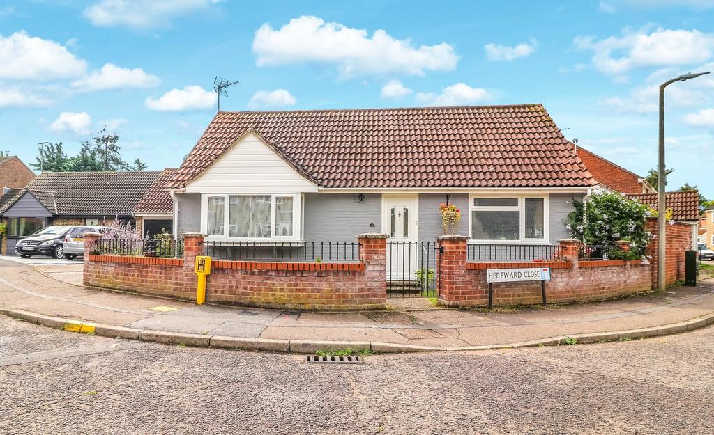 Hereward Close, Wivenhoe, Colchester, CO7 2 bed detached bungalow for