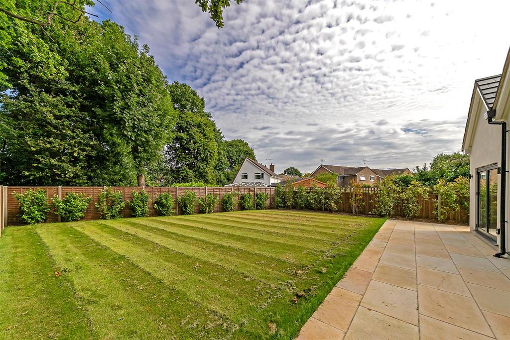 Hazel Road, Park Street, St. Albans 4 bed detached house for sale £