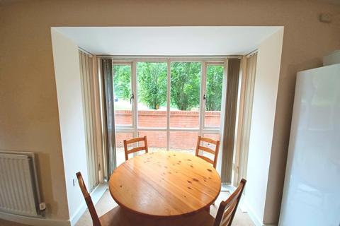 1 Alexandra Close, Dursley, GL11 4GN